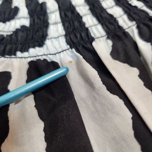 Tibi Top Silk‎ Smocked Off The Shoulder Short Sleeve Flowy Tribal Black White S - Picture 9 of 10